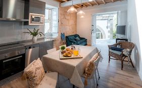 Casa dos Infantes by Mea Substantia